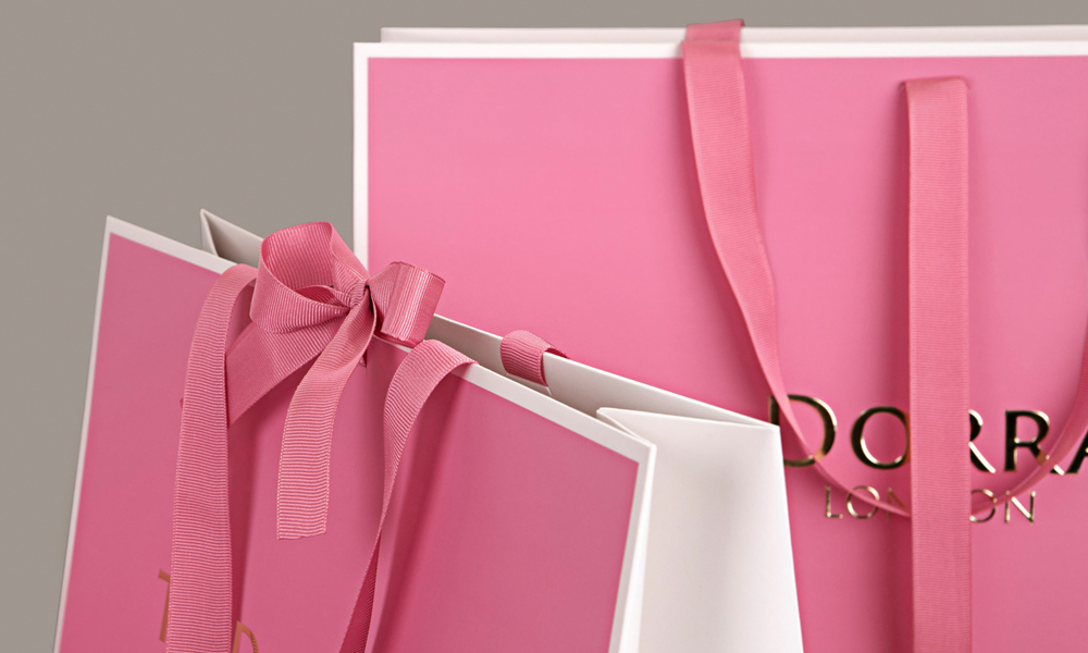 Luxury-paper-bag-for-fine-garments-Tia-Dorraine-04-2 кутия за шоколадови бонбони Daskalides