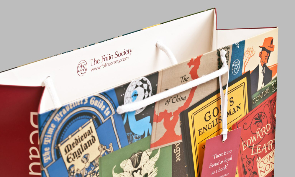 Paper-bag-with-rope-handles-and-hang-tag-Folio-Society-1536x1024 кутия за шоколадови бонбони Daskalides