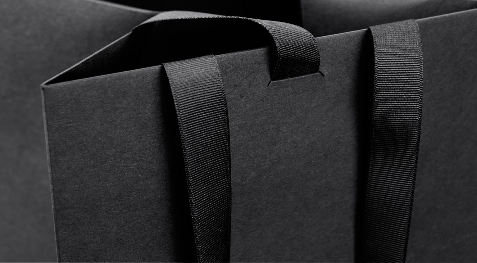 Promotional-bag-for-liquors-the-Dalmore-06-1536x847-1