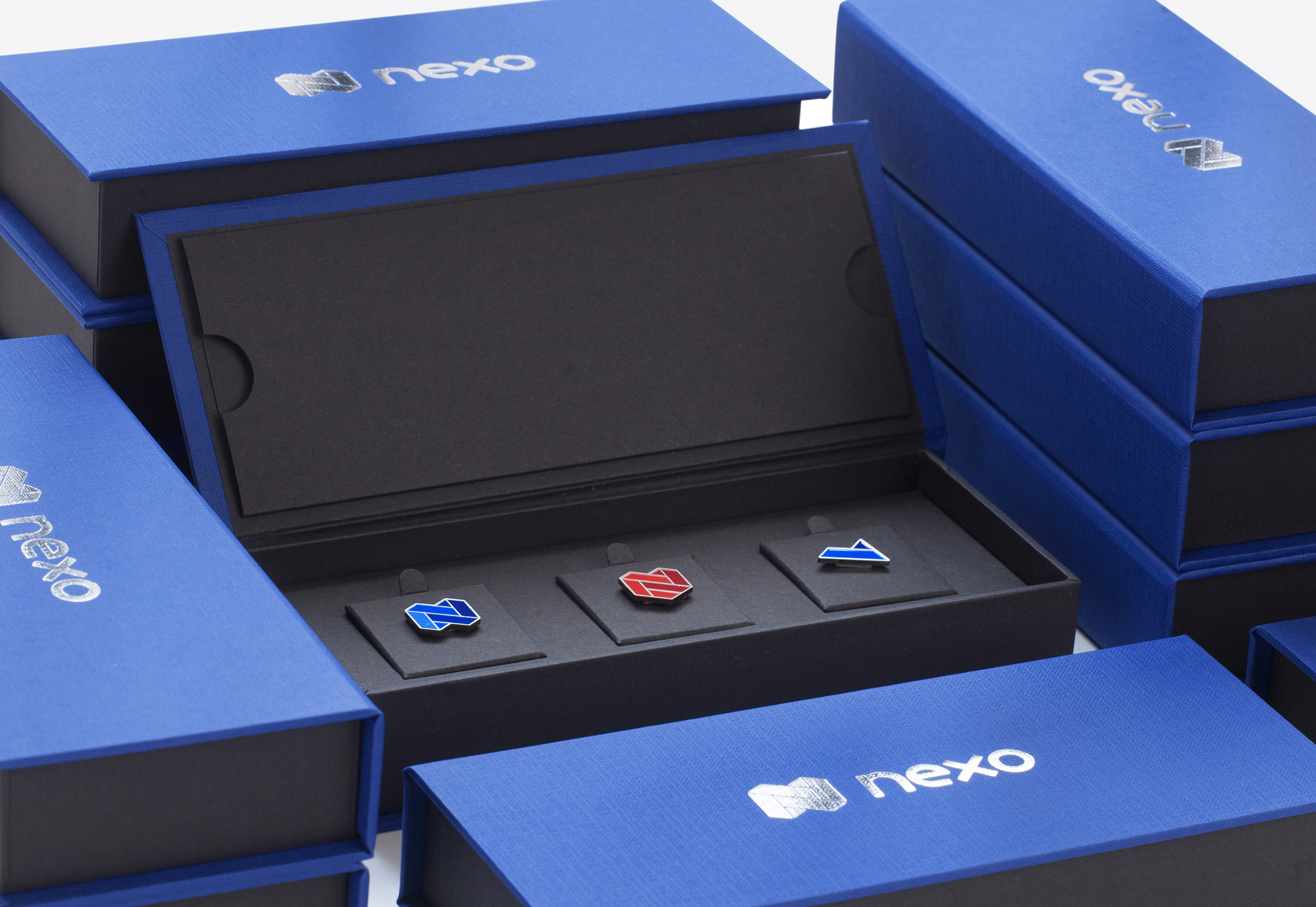 кутия-за-корпоративни-подаръци-nexo badges 2